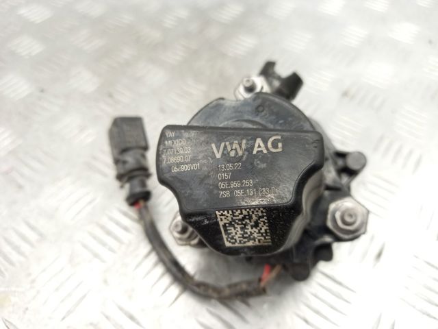 Насос воздушный 05E959253 VAG