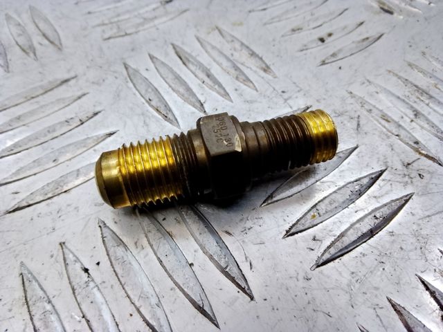 Обратный клапан топлива Фольксваген Гольф 5