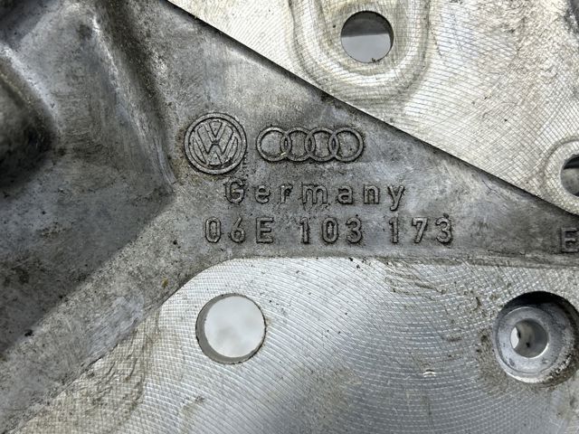 VAG 06E103173 Крышка мотора задняя в наличии Одесса