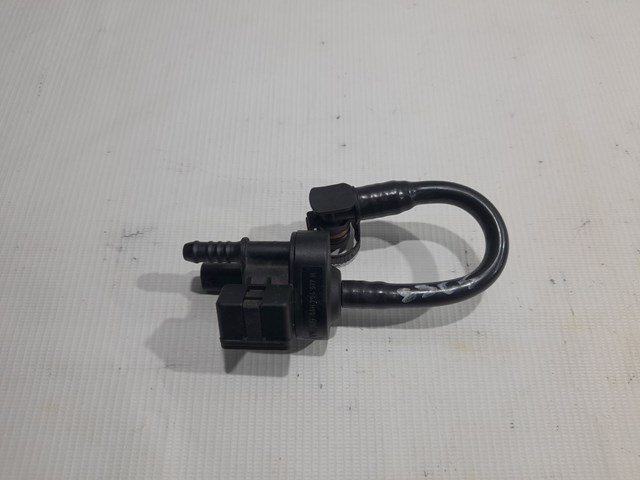 06E133781K Клапан вентиляции газов топливного бака купить Украина