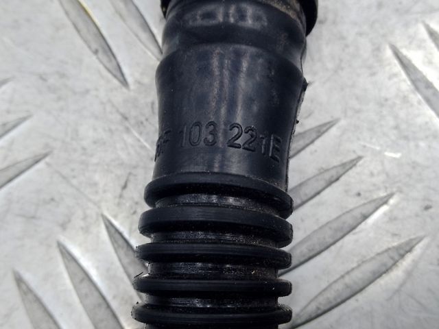 Шланг вентеляции картера 06F103221H VAG