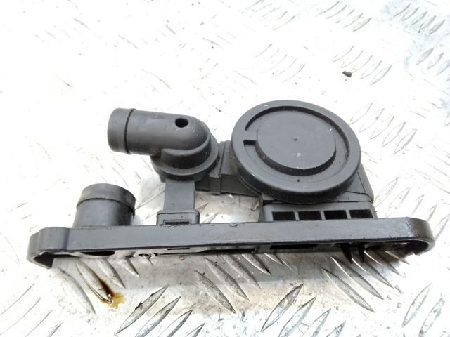 Клапан PCV вентиляции картера Фольксваген Пассат B6