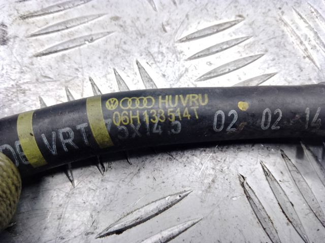 06H133781AT Шланг (патрубок) вакуумного насоса купить Украина