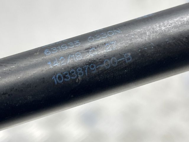 Стойка капота левая 103387900B TESLA