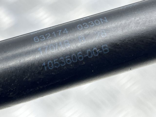 TESLA 105360600B Амортизатор капота правый в наличии Черкассы