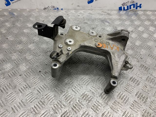 Кронштейн подушки (опоры) двигателя, правой 112314BA0B NISSAN