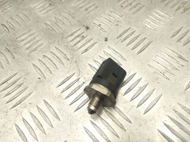 Датчик давления топлива 13537620946 BMW