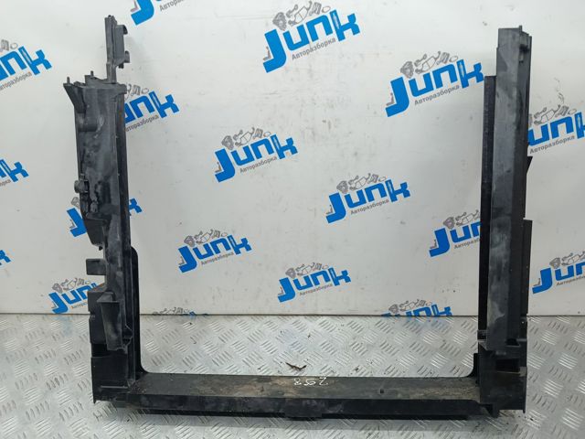 Рамка крепления радиатора 17118570841 BMW