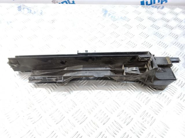 17118572188 BMW Левый кронштейн радиатора купить в Харьков
