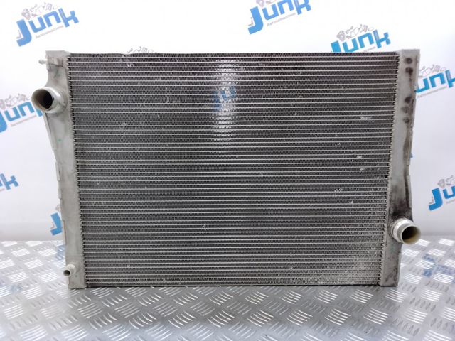 Радиатор системы охлаждения двигателя 17118654431 BMW