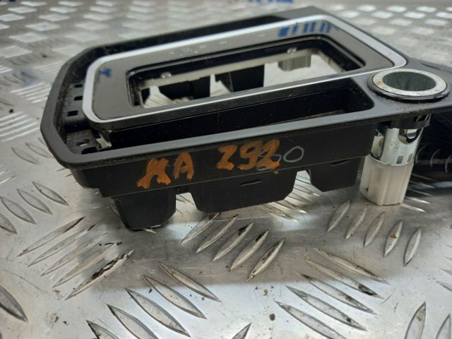 VAG 17B8642631QB в наличии Львов