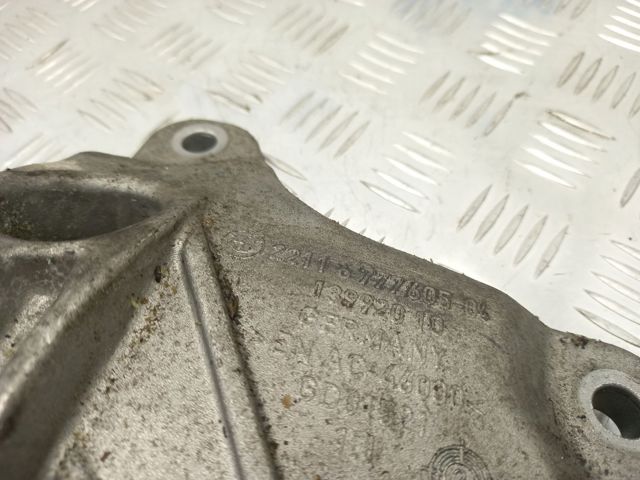 Кронштейн подушки (опоры) двигателя, левой 22116777605 BMW