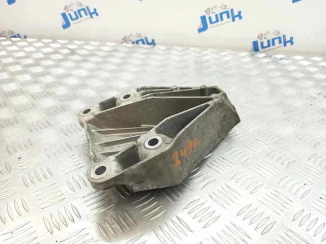 Кронштейн подушки (опоры) двигателя, левой 22116796781 BMW