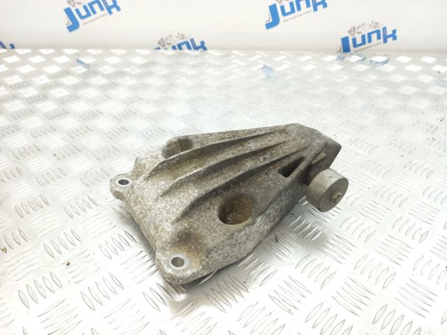 22116796781 BMW Кронштейн подушки (опоры) двигателя левой купить в Черновцы