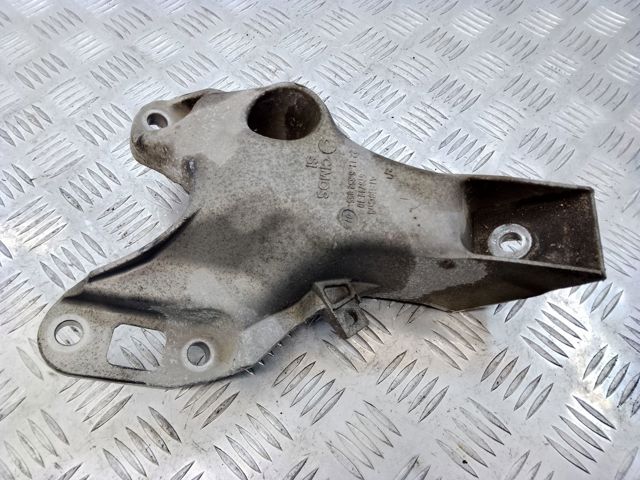 Кронштейн подушки (опоры) двигателя, левой 22116852855 BMW