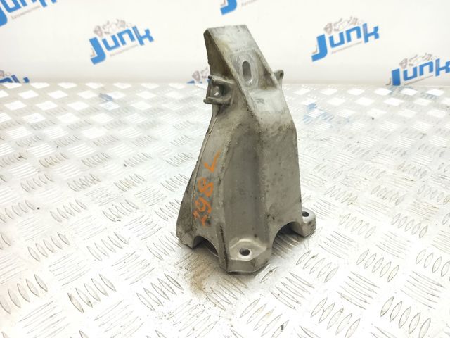 Кронштейн подушки (опоры) двигателя, левой 22116882035 BMW