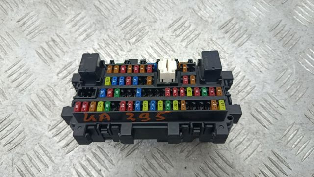 Блок предохранителей и реле 243505NA0A NISSAN