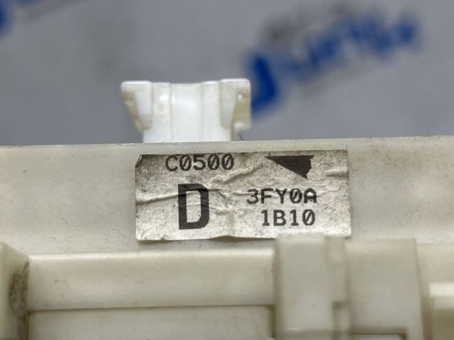 Блок предохранителей и реле 243841CA0A NISSAN