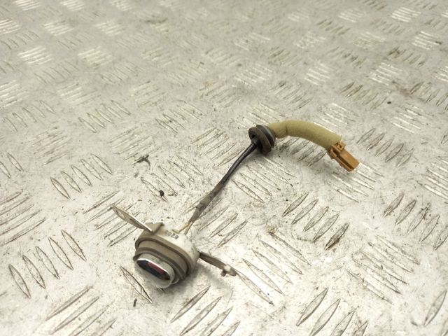 Кнопка привода замка задней 3/5 двери (ляды) 252101CA0A NISSAN