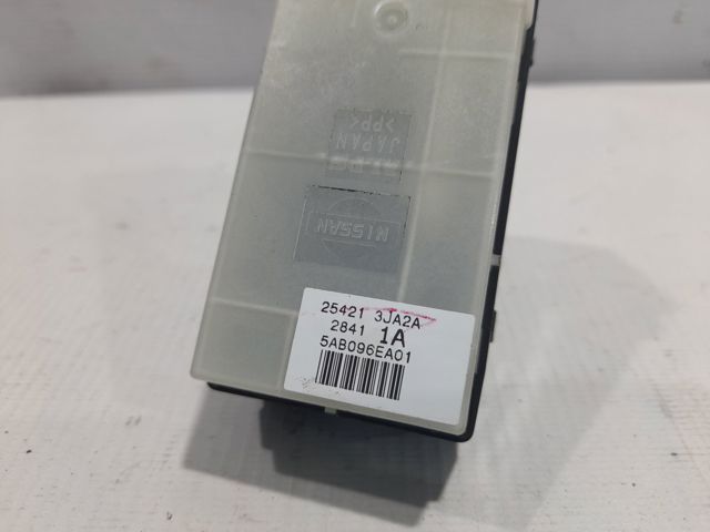 NISSAN 254213JA2A в наличии Львов