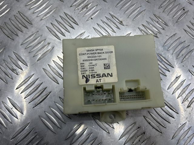 Блок управления открытия крышки багажника 284G43FY0A NISSAN