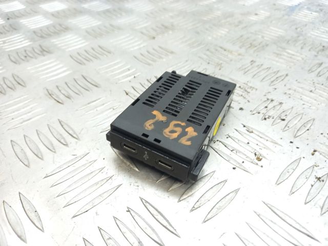 VAG 2G6035736 USB-разветвитель в наличии Одесса