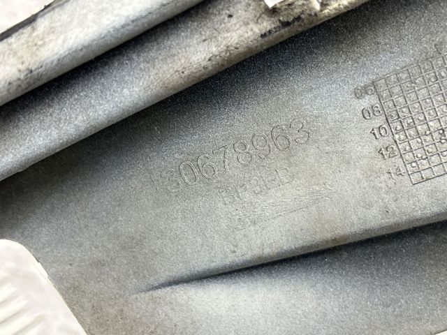 Задний бампер 30678963 VOLVO