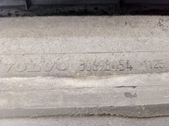 Молдинг задней правой двери, нижний 30698454 VOLVO