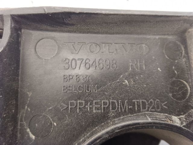 Кронштейн бампера заднего, внешний правый 30763438 VOLVO
