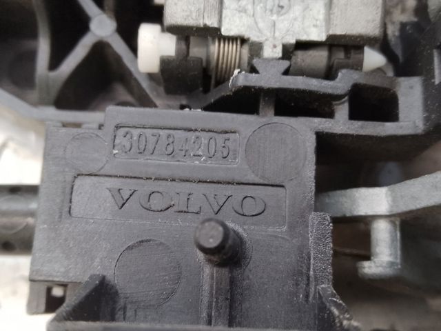30784205 VOLVO Держатель наружной ручки двери задней правой купить в Львов