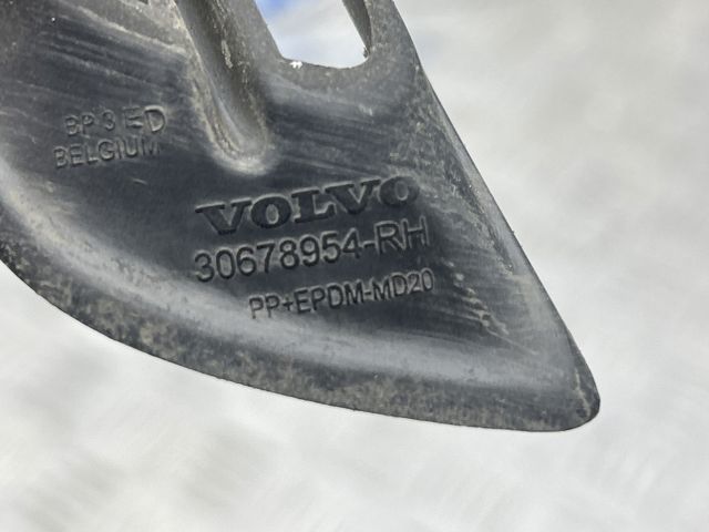 VOLVO 30790054 Решетка бампера переднего правая в наличии Полтава
