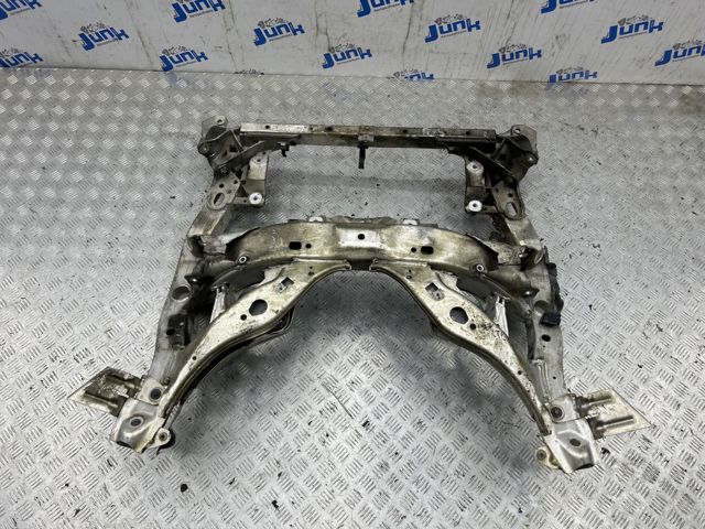 Передняя балка 31116796692 BMW