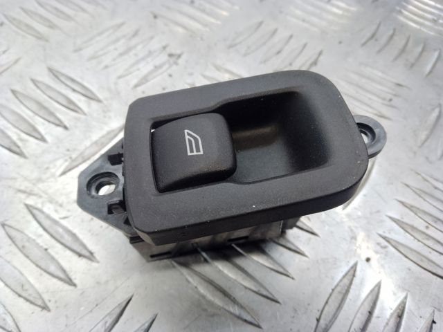 Кнопка включения мотора стеклоподъемника задняя 31272013 VOLVO