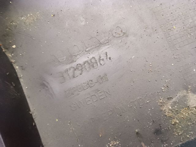 VOLVO 31290864 Защита бампера переднего в наличии Ровно