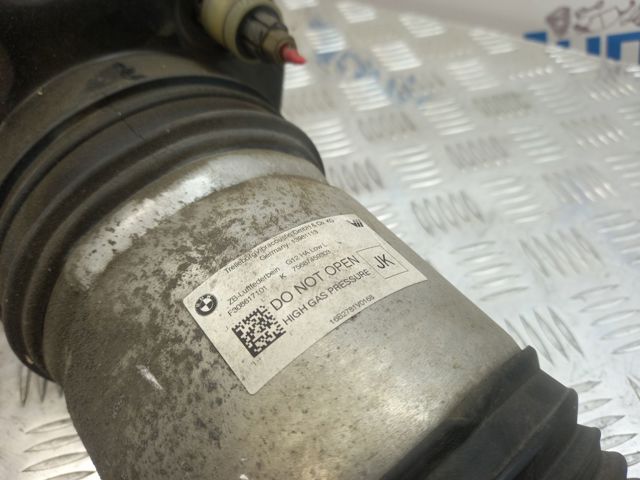 Задний левый амортизатор 37107915953 BMW