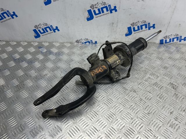 Передний правый амортизатор 37116851128 BMW