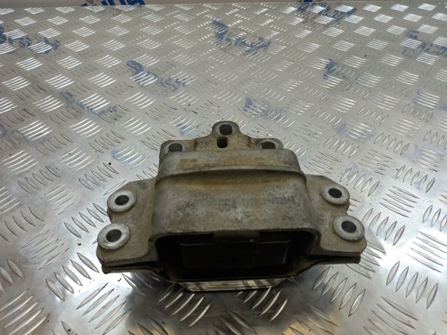 Подушка (опора) двигателя, левая Фольксваген Пассат B6