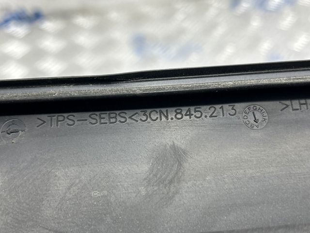 3CN845213 VAG Стекло-форточка двери задней левой купить в Ирпень