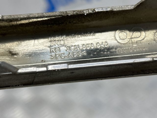 Молдинг бампера заднего правый 3CN8538422ZZ VAG
