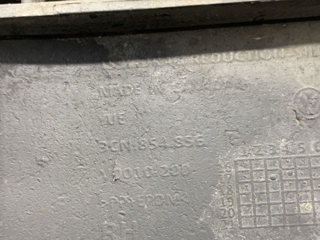Брызговик задний, правый 3CN854856B VAG