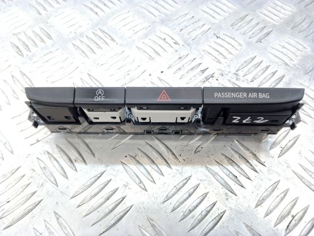 3CN927132AWHS VAG Блок кнопок центральной консоли купить в Черкассы