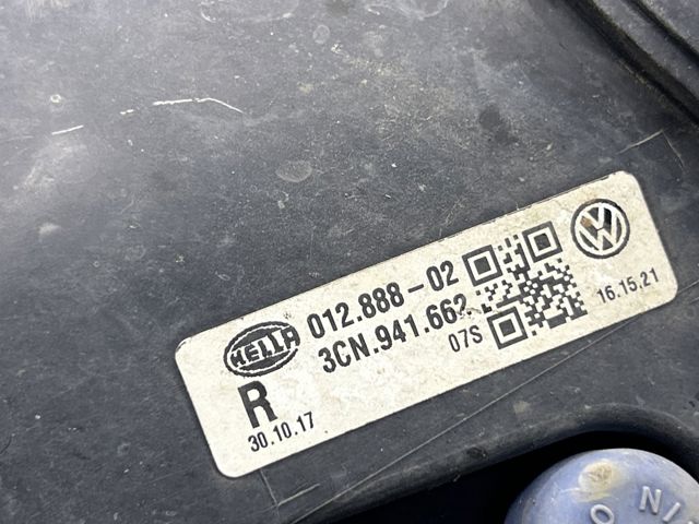 Правая противотуманная фара 3CN941662 VAG