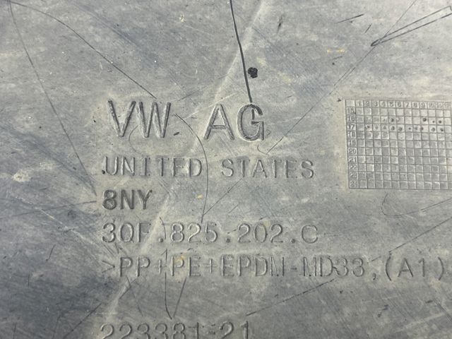 Защита днища, правая 3QF825202C VAG