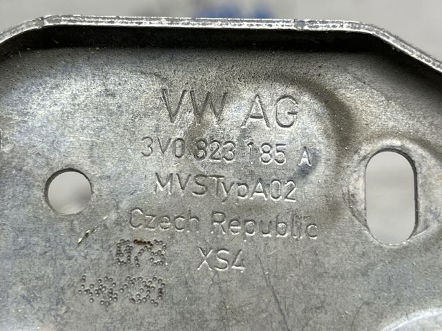 3V0823185A Стояк-крюк замка капота купить Украина
