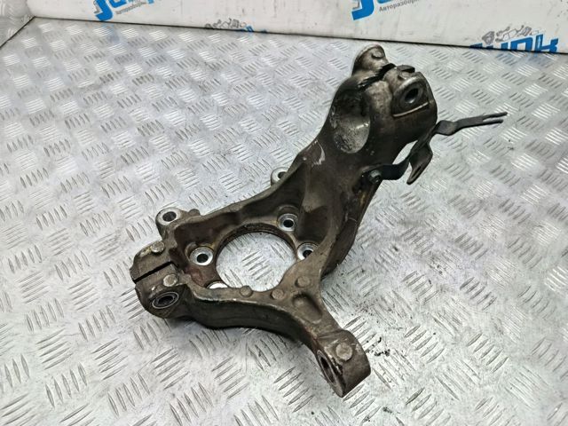 Кулак поворотный передний правый 400145NA0A NISSAN