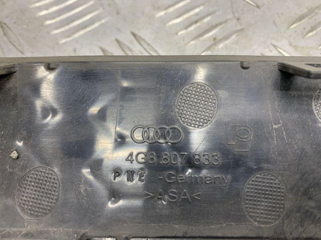 Молдинг бампера заднего центральный 4G88078339B9 VAG