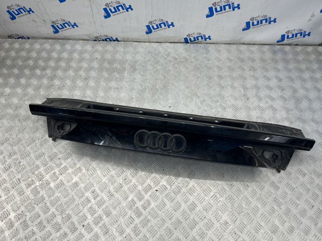Накладка нижняя третей пятой двери 4G8827987AGRU VAG