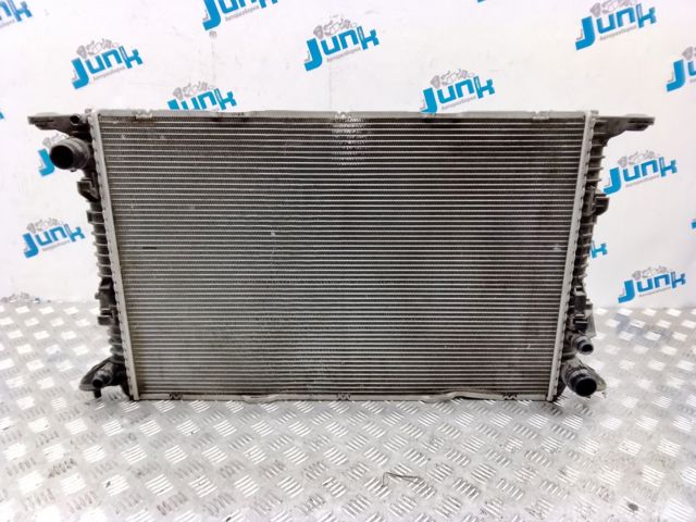 Есть дефект, см. фото радиатор охлаждения двигателя для audi a8 (d4) 2009-2017 4H0121251C