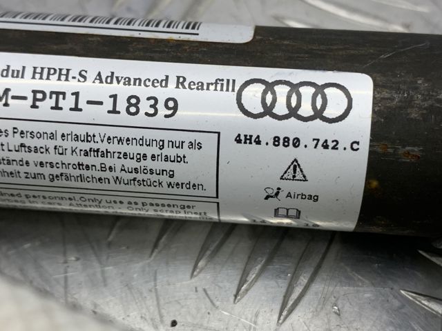Шторка боковая правая 4H4880742C VAG