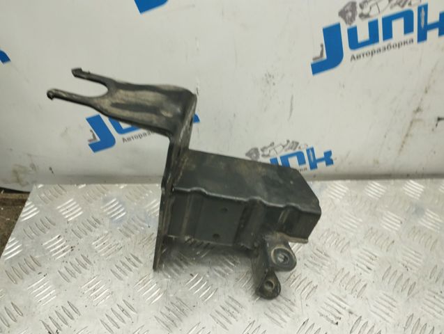 Кронштейн усилителя переднего бампера 4L0807133A VAG
